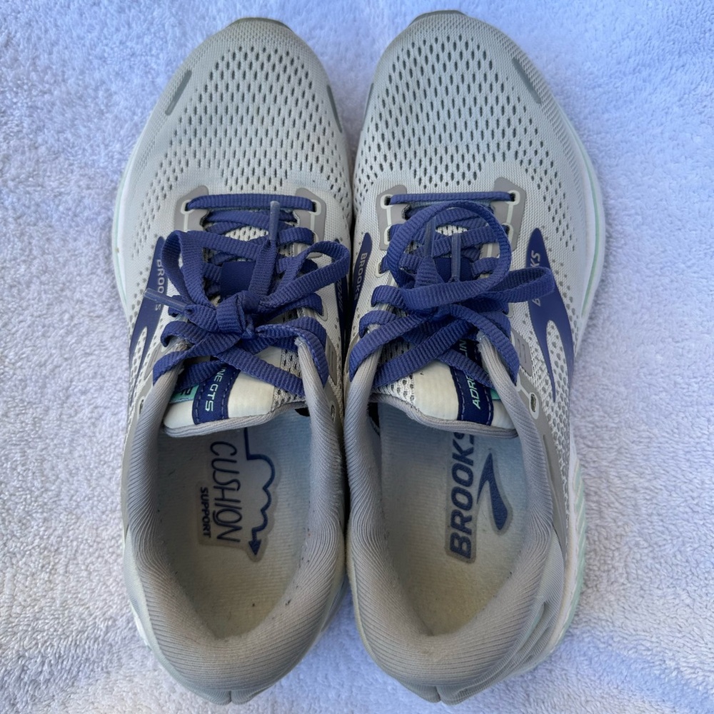 Brooks Adrenaline GTS 22 women’s size 7.5
